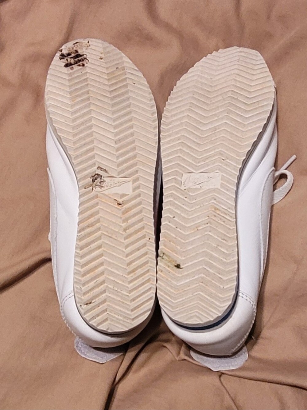 Nike Women’s White Sneakers with Red Eagle Accent and Blue Trim - Picture 7 of 8